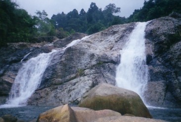 Berkelah twin waterfalls 07 July 2001